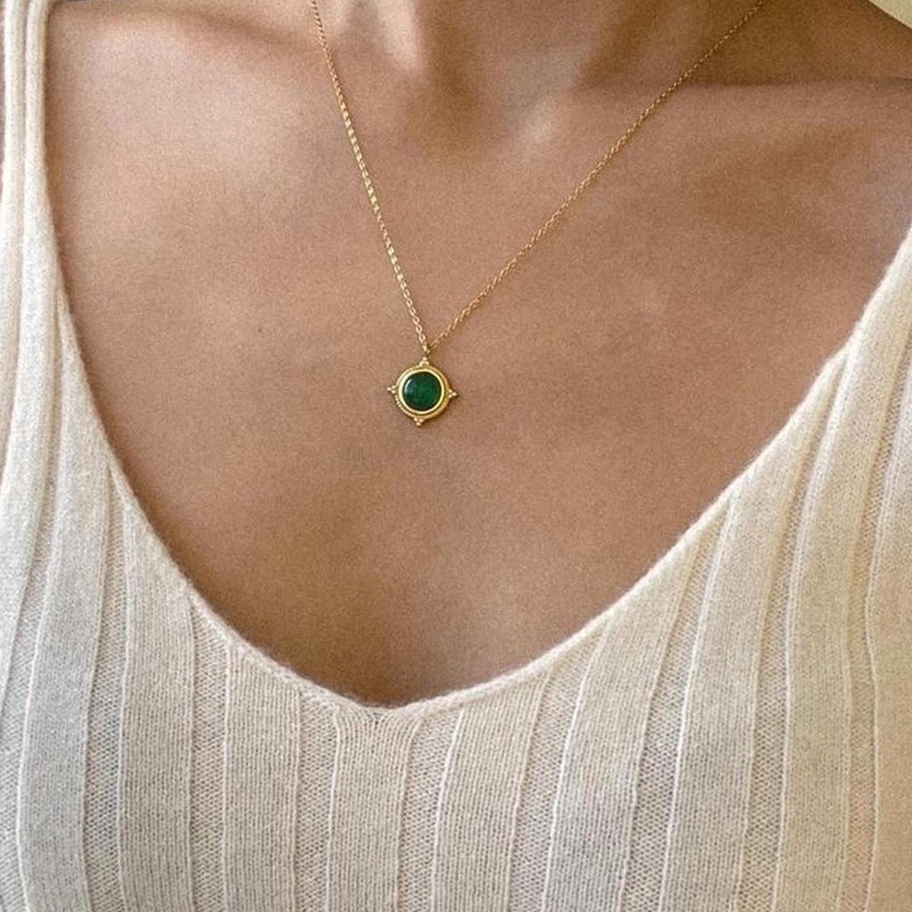 18K Gold Plated Green Carnelia Necklacen - Picture 3 of 5